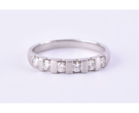   Brillantring  Platin 950/000, besetzt mit 6 Brillanten zus. ca. 0,30 ct Tw, RG ca. 59, Gesamtgewicht ca. 5,5 g        Brill