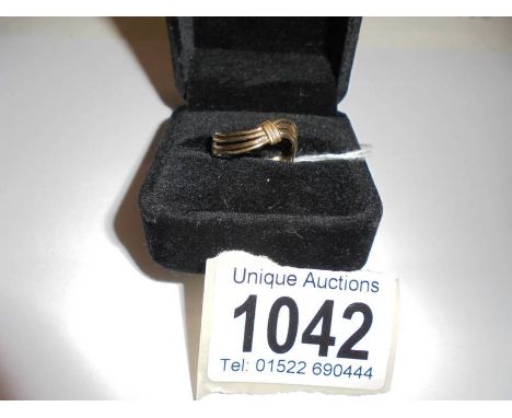 A 9ct gold rope link ring, size M, 1.6 grams.