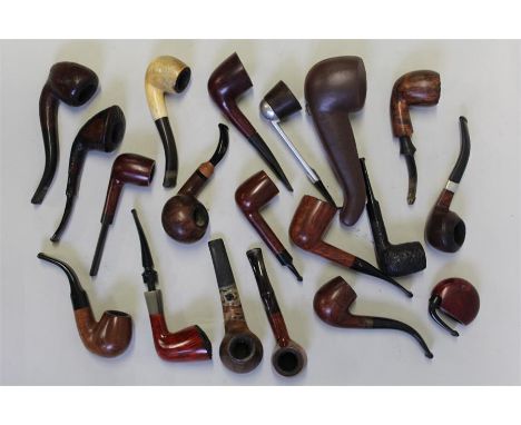 Collection of pipes, to include a pipe case, various wooden pipes, a meerschaum example, (qty) 
