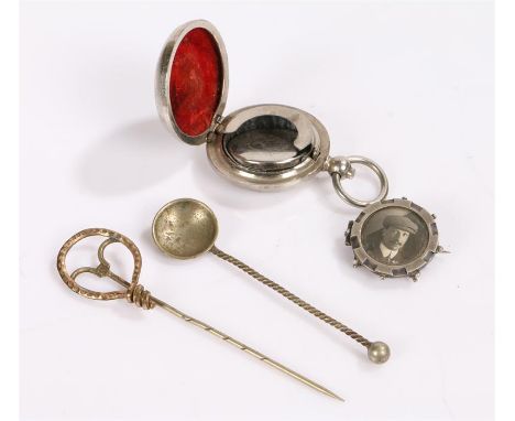 Mixed items, to include a Sovereign case, a brooch, a stick pin and a spoon, (4)