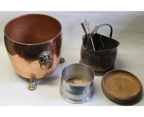 Copper log basket with lion mask handles and paw feet, hammered brass coal skuttle, fire tools etc. (7) 