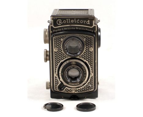 "Art Deco" Rolleicord I #014694 with Carl Zeiss Jena Triotar 75mm f4,5 lens, some wear to rear panel. (condition 5F) with ori