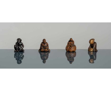   Vier Netsuke aus Holz mit Darstellungen von vier Männern mit diversen Utensilien JAPAN, zwei signiert, u.a. Kajikawa, 19.Jh
