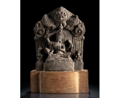   Relief, vielleicht des Manjushri aus grauem Stein, auf einen Holzsockel montiert NEPAL, ca. 17./18.Jh. H. 22,5 cm o.S. Prov