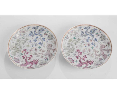   Paar 'Famille rose'-Schalen mit Dekor von vier Phönixen CHINA, eisenrote Guangxu-Sechszeichenmarken und -Periode D. 18,1 cm