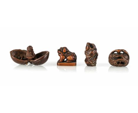   Vier Netsuke aus Holz: Affe im Pfirsich, Drache, Okame und Shishi JAPAN, eins signiert Kiyu, 19.Jh./Meiji-Periode H. 3-3,8 