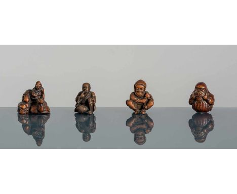   Vier Netsuke aus Holz: Mann m. Muschel, Darumapuppe, sitzender Mann m. Bündel u. Arashima JAPAN, eines signiert, 19.Jh./Mei