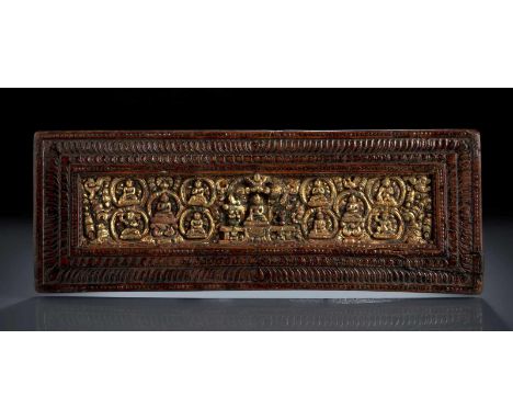   Kleiner Buchdeckel aus Holz mit partieller Vergoldung mit Shakyamuni TIBET, 14./15.Jh. 37,7x13,4x2,5 cm Provenienz: Aus der