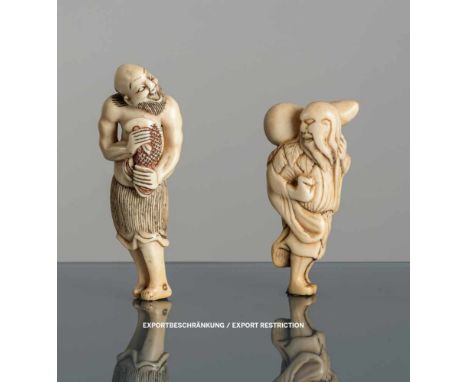   Netsuke des Chokwaro Sennin und eines stehenden Mannes einen Karpfen haltend aus Elfenbein JAPAN, 18./19.Jh. H. 7,5/8,8 cm 