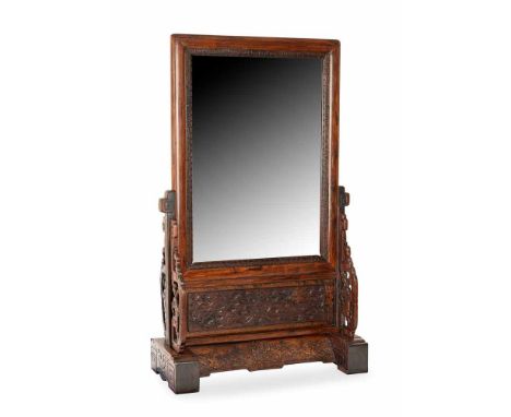   Feiner Stellschirm aus verschiedenen Harthölzern CHINA, Qing-Dynastie H. 178 cm Gerader, rechteckiger Rahmen mit ornamental