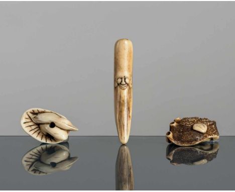   Drei Netsuke aus maritimem Elfenbein/Hirschhorn JAPAN, 19.Jh. L.4,9 - 8,8 cm Pilz und Bohnenschote, Seeohr und Kopf des Fuk