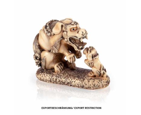   Netsuke einer Löwengruppe aus Elfenbein JAPAN, Meiji-Periode L. 5,1 cm Provenienz: Aus einer deutschen Privatsammlung, seit