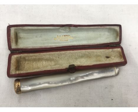 A French gold and mother-of-pearl cigarette case