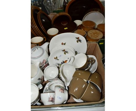 A QUANTITY OF HORNSEA AND MIDWINTER HOMEWARE, including extensive 'Bronte' pattern collection consisting of plates, jars, mug