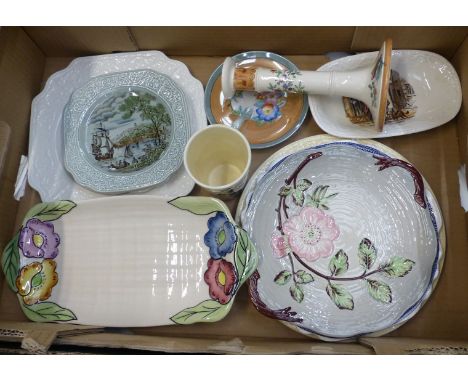 A mixed collection of ceramic items to include Crown Devon plates, Cries of London plate etc (1 tray). 