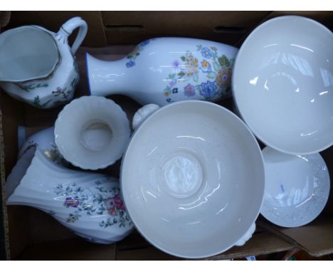 A collection of ceramic items to include Wedgwood footed fruit bowls, Spode vase, Coalport Indian Tree jug, Wedgwood Avebury 