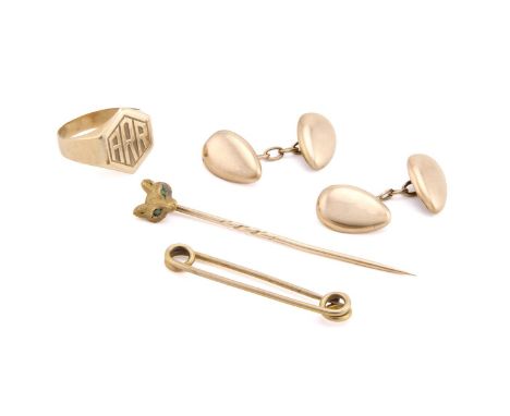 A SMALL COLLECTION OF LATE 19TH/EARLY 20TH CENTURY JEWELLERY  To include a late 19th century gold fox mask stick pin, with te