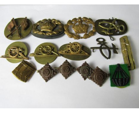 A small quantity of British army rank and qualification badges etc