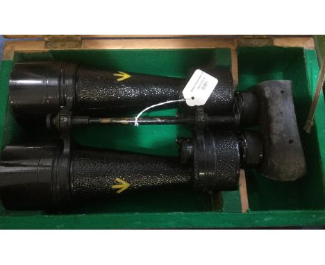WW2 British set of cased Binoculars Patt 2112 by Ross of London. Dated 1940. Yellow Broad Arrow marked.
