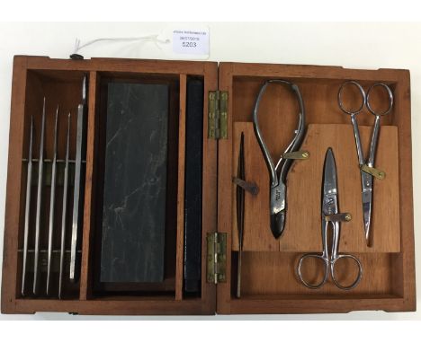 WW1 British Surgeons cased set of surgical instruments. Each item maker marked "MAW". (Salomon Maw of London) 11 items includ