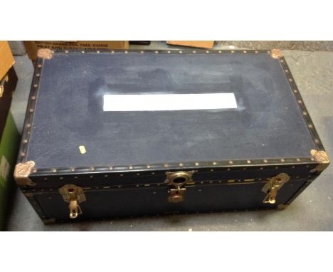 Travelling Trunk 