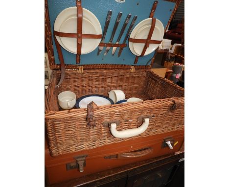 Sirram Wicker Hamper and Vintage Case 