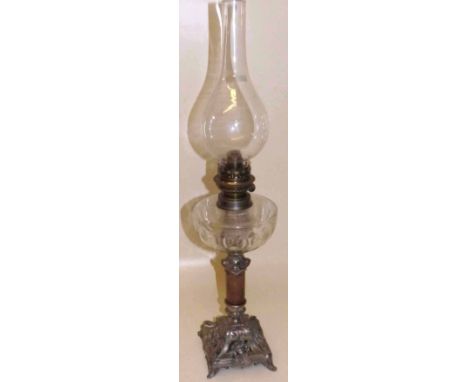 Victorian style oil lamp Condition report: see terms and conditions