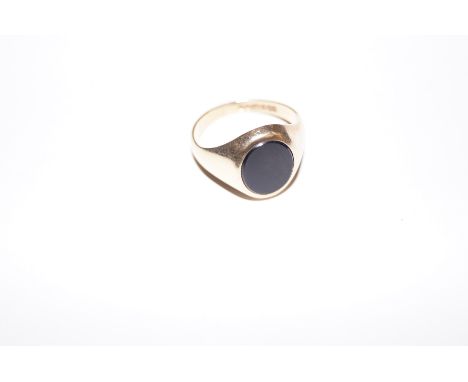 9 carat gold gents ring- Size Q