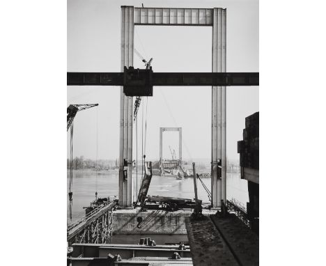 Karl Hugo Schmölz, Rodenkirchener Brücke, KölnVintage, Gelatinesilberabzug auf Agfa-Portriga-Papier. 22,5 x 16,3 cm (23,1 x 1
