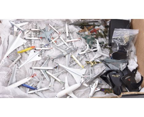 Small Scale Model Aircraft, mainly 1:400 and 1:500 by various makers including Aeroclassics, CDC Armour, Corgi, Herpa, Ertl, 