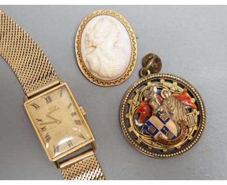 A gentleman's 18ct Marvin manual wind wrist watch, on a 9ct gold bracelet, gross 38.4 grams, a 9ct mounted oval cameo brooch 