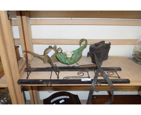MIXED LOT : SMALL OIL CAN, CASED BINOCULARS, FOLDING COAT RACK AND A METAL INKWELL