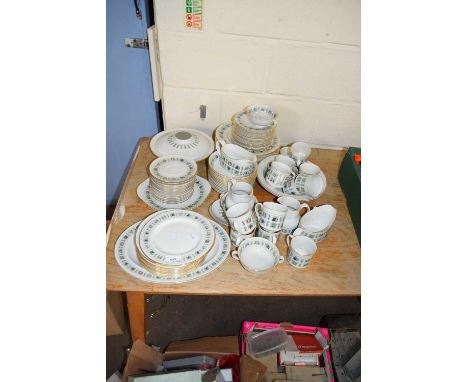 QUANTITY OF ROYAL DOULTON TAPESTRY TABLE WARES