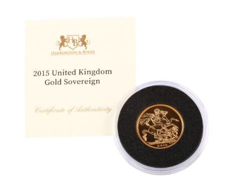 A Queen Elizabeth II 2015 United Kingdom gold uncirculated sovereign coin, 7.9g, case with certificate of authenticityNo dama