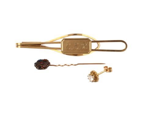 Various jewellery, including 9ct gold tie clip (5g), 9ct gold earring (0.6g), and unmarked gold garnet stickpin (0.5g) (3)Tie