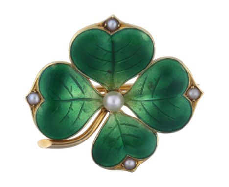 An 18ct gold pearl and green enamel four leaf clover brooch, circa 1900, with engraved leaf veins, brooch width 27.6mm, 6.1gE