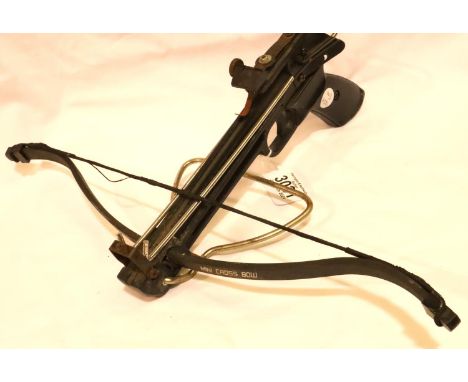 Vintage pistol grip Mini Cross Bow. P&amp;P Group 1 (£14+VAT for the first lot and £1+VAT for subsequent lots) 