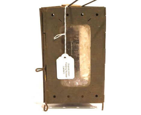 WWI French folding bunker lantern. P&amp;P Group 2 (£18+VAT for the first lot and £3+VAT for subsequent lots) 