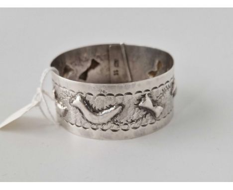 A Wide Decorative Buckle Silver Bangle 27 Gms
