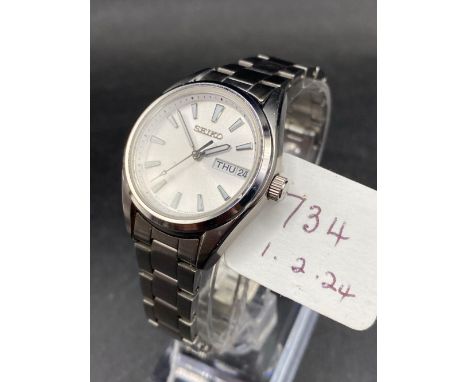 A Ladies Seiko Wrist Watch With Seconds Sweep And Date Aperture