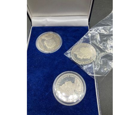 Two Boxed 1-0-M Crowns 2005 &amp; A £5 Guernsey, 2002