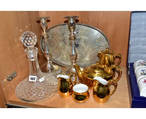 A SMALL QUANTITY OF SECOND HALF 20TH CENTURY CERAMICS, GLASS AND SILVER PLATE, including a Royal Worcester gold lustre five p