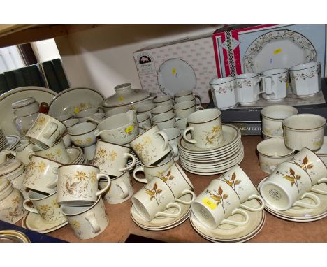 ROYAL DOULTON AND JOHNSON BROTHERS TEA / DINNER WARES ETC, to include 'Sandsprite' nine dinner and starter plates, sixteen br
