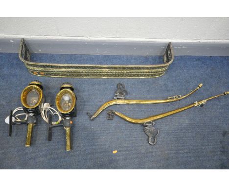 A SELECTION OF BRASSWARE, to include a pair of  coach horse drawn carriage lamps, with wall brackets (rewired) a pair of bras