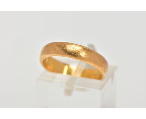 A 22CT GOLD BAND RING, misshapen ring, plain polished design, hallmarked Glasgow, approximate gross weight 5.0 grams