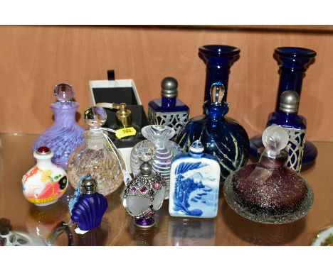 A COLLECTION OF MODERN GLASSWARE, ETC, primarily decorative scent bottles, including a Mdina example, height 12cm, two unmark