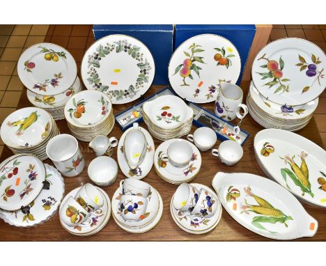 AN EIGHTY SIX PIECE ROYAL WORCESTER EVESHAM DINNER SERVICE ETC, comprising a boxed cake plate, a boxed pie server/cake slice,