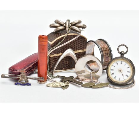 AN ASSORTMENT OF WHITE METAL JEWELLERY AND OTHER ITEMS, to include a boxed silver napkin ring, hallmarked Birmingham 1927, ap