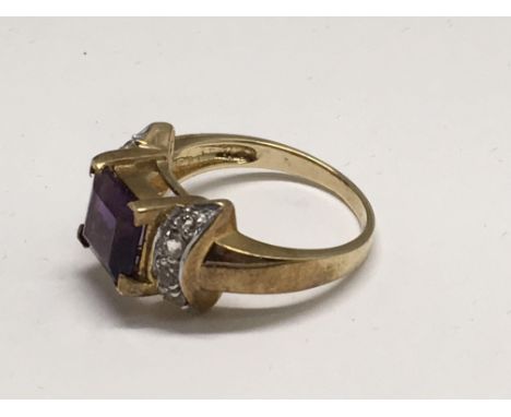 A 9ct gold ring set with square purple stone, approx N