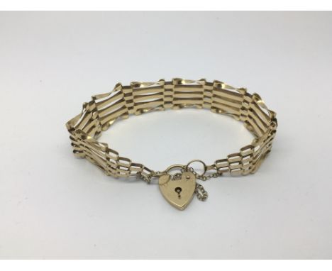 A 9ct gold gate bracelet with heart shaped padlock clasp, approx weight 10.40g.